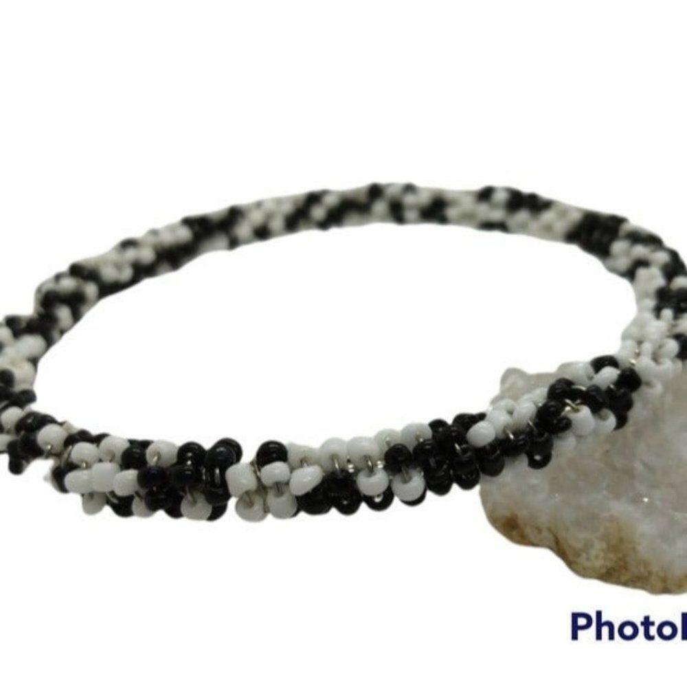 Vintage Black and white beaded speckled bracelet